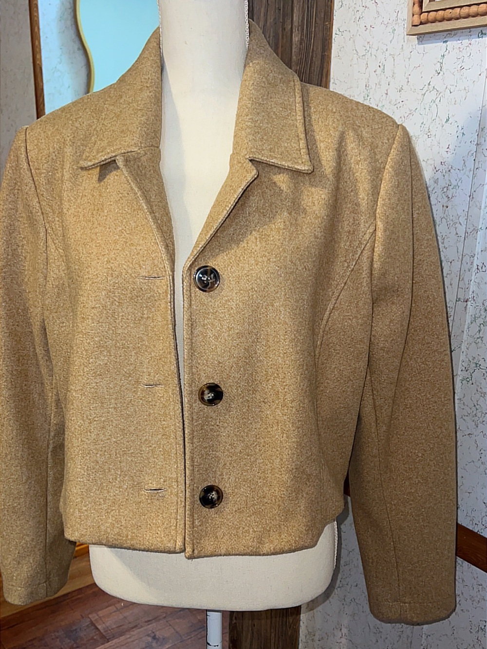 VERTICHE Women’s Camel Tan Cropped Blazer Jacketw